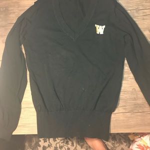 University of Washington V neck sweater